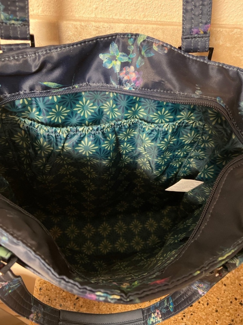 Lug Ace Tote - Picture 12 of 12